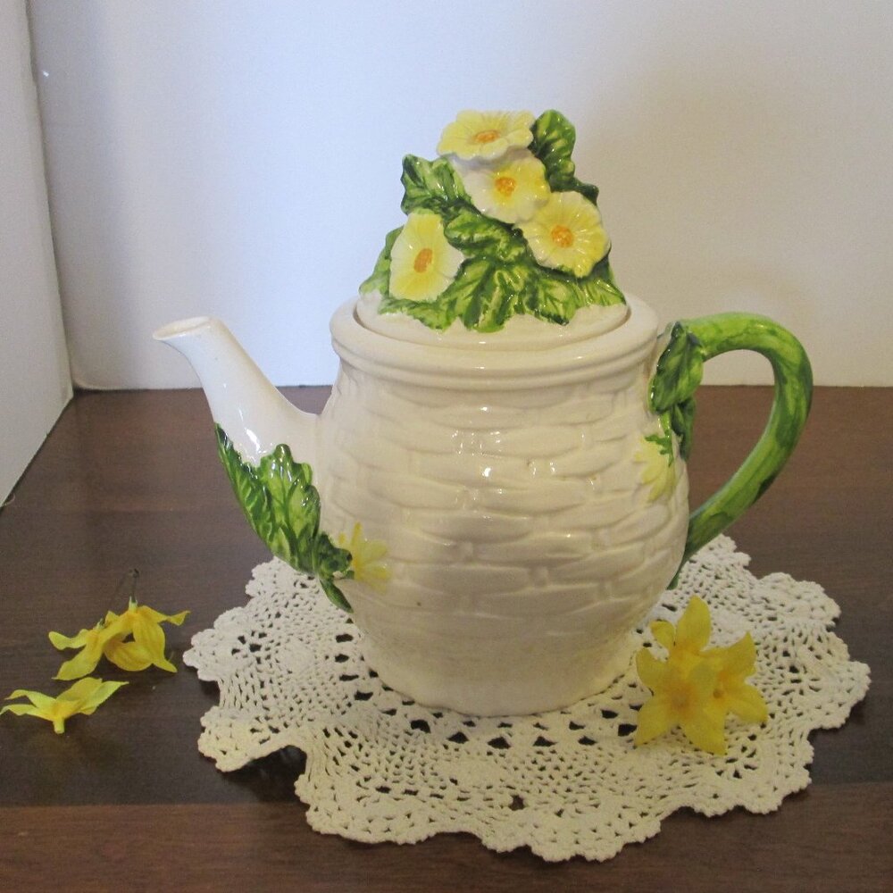 ESD Ceramic Basket/Rustic Daisy porcelain hand painted Japan circa 1950s